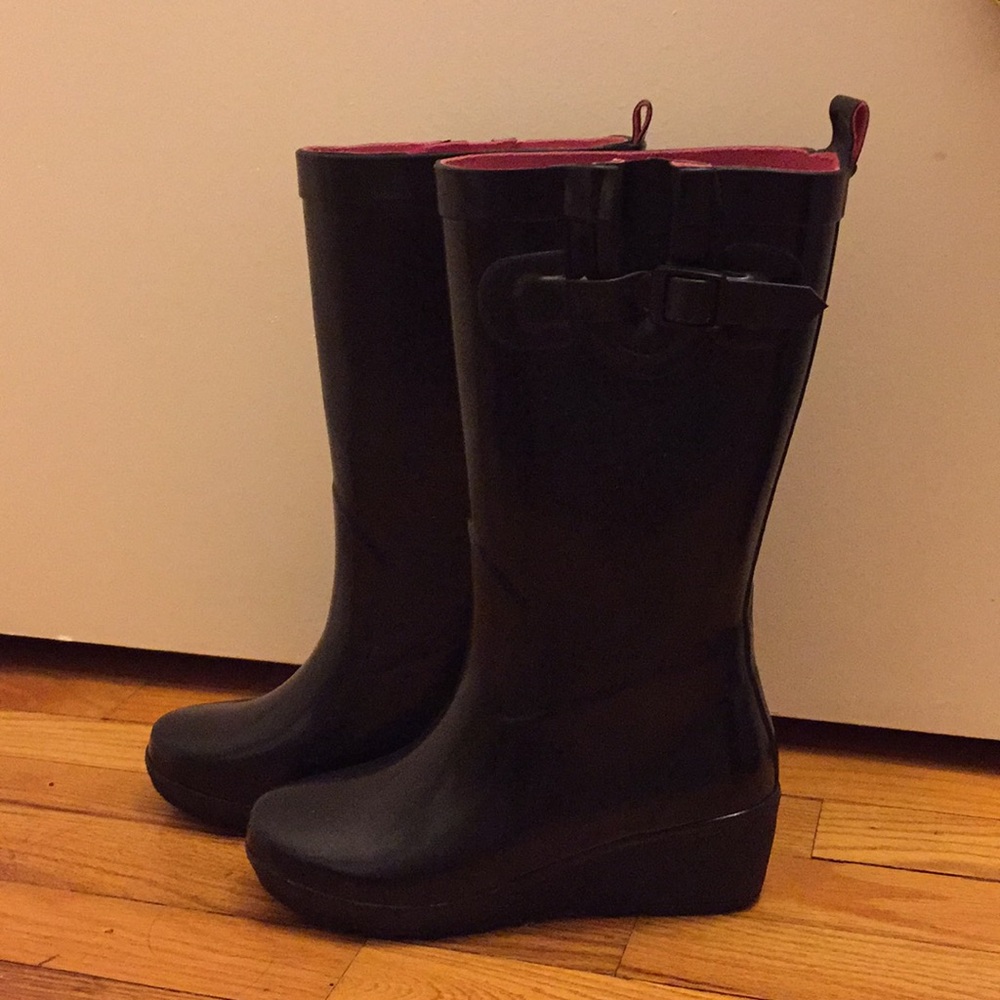 Black capelli wedged rainboots
